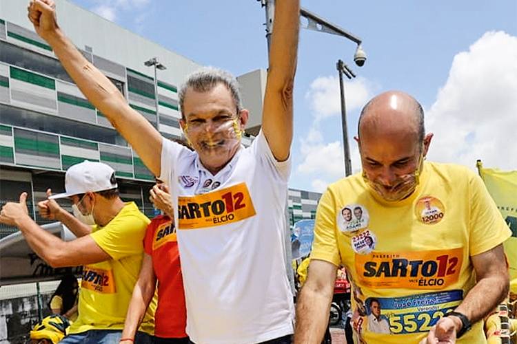 O prefeito eleito de Fortaleza, José Sarto (à esquerda)