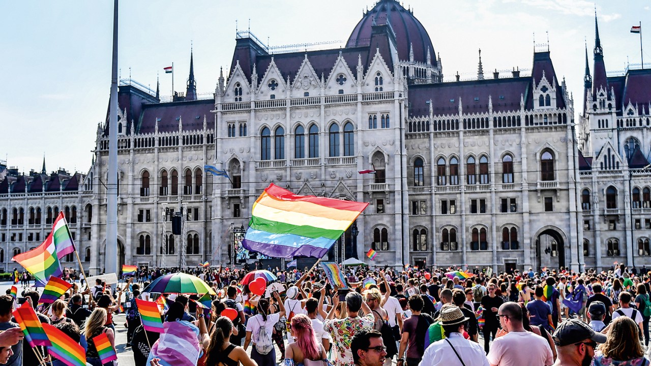 REPRESSÃO - Parada gay em Budapeste: perseguição do governo de ultradireita atinge comunidade LGBT e imigrantes -