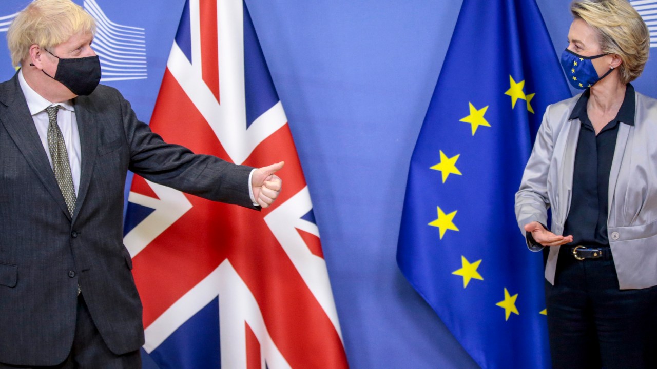 Primeiro-ministro britânico, Boris Johnson, e presidente da Comissão Europeia, Ursula von der Leyen, na sede da União Europeia, em Bruxelas. 09/12/2020