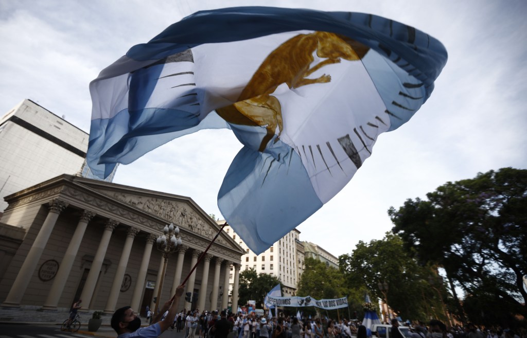 Manifestantes contra legalização do aborto protestam em Buenos Aires - 28/12/2020