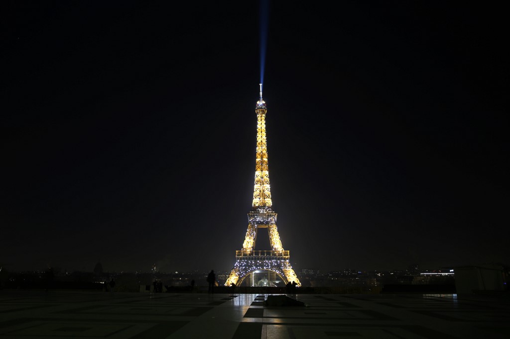 Acesso à Torre Eiffel é barrada durante o Ano Novo em Paris, na França (01/01/2021)
