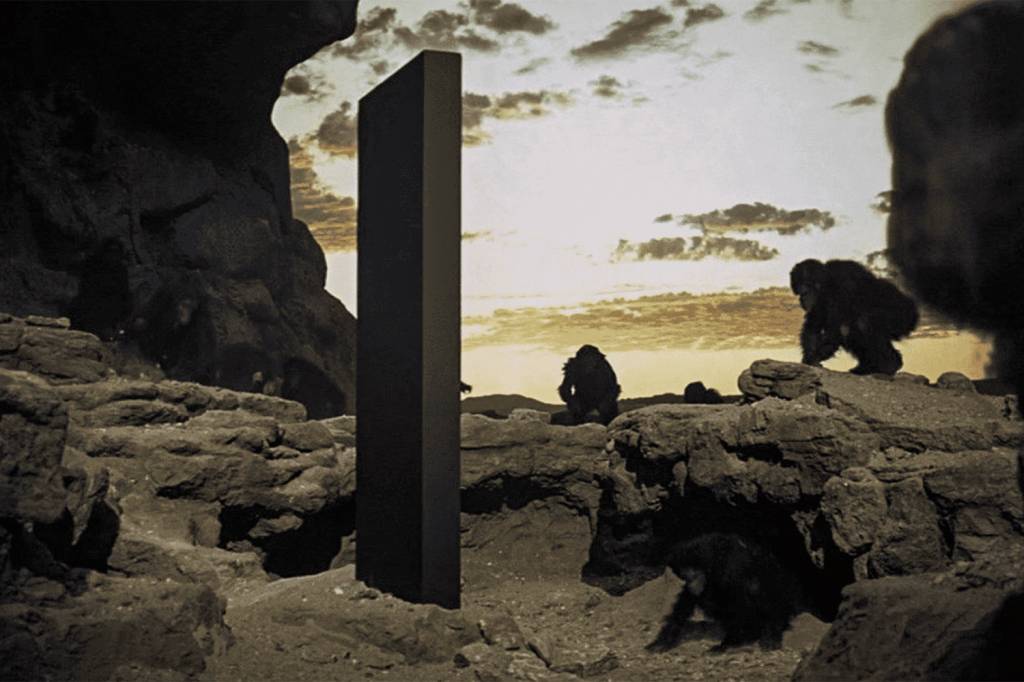 FICÇÃO - Cena do filme 2001: Uma Odisseia no Espaço: bloco alienígena -
