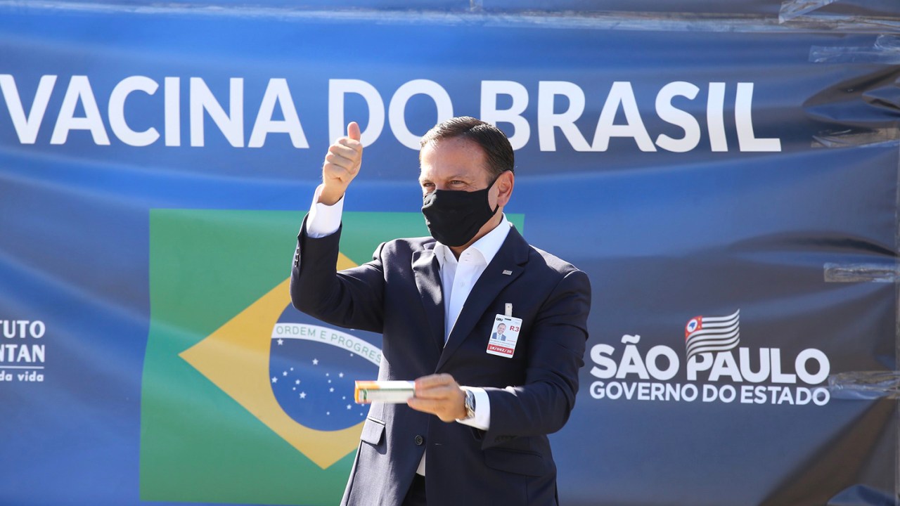 O Governador de São Paulo, João Doria, acompanha a chegada de lote da vacina do Butantan