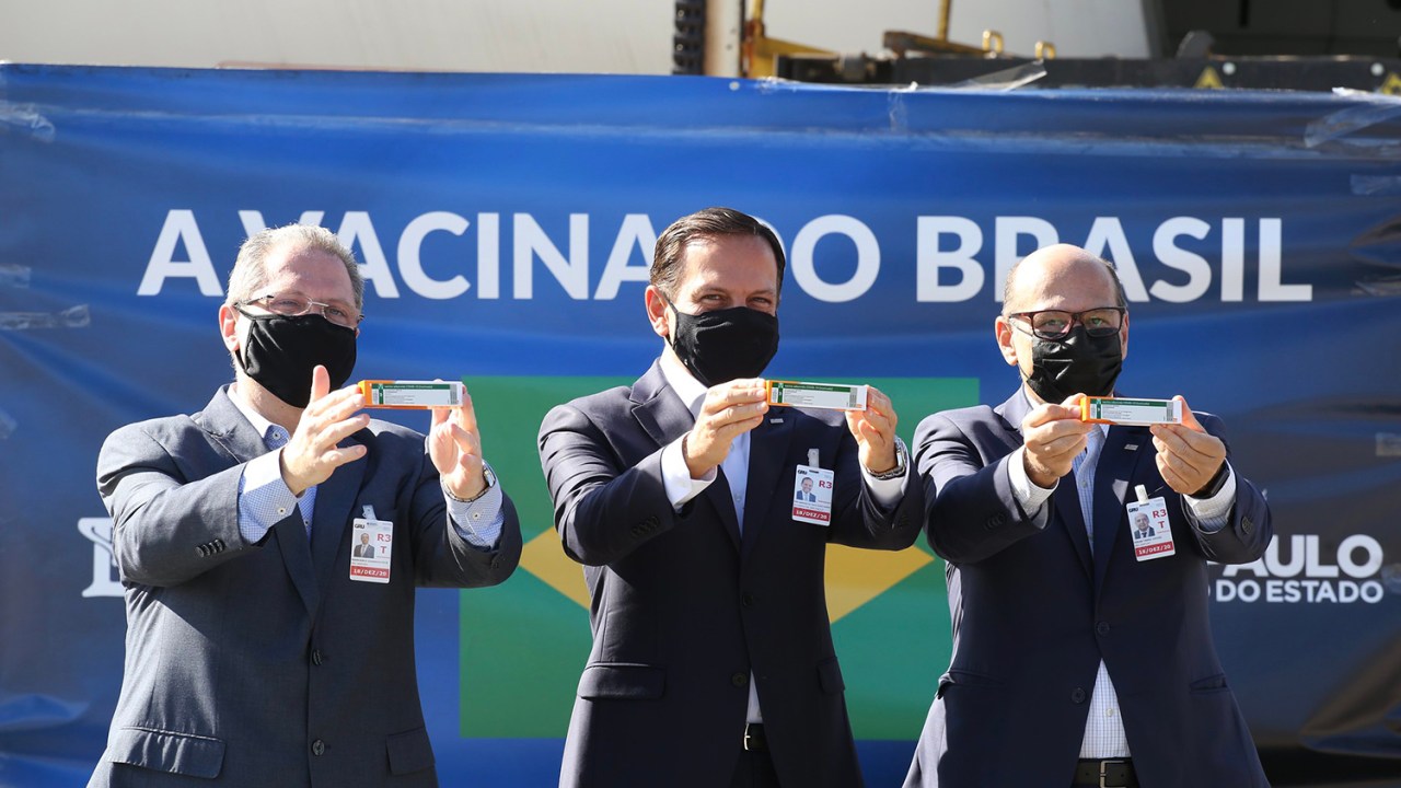 O Governador de São Paulo, João Doria, acompanha a chegada do novo lote da vacina do Butantan -