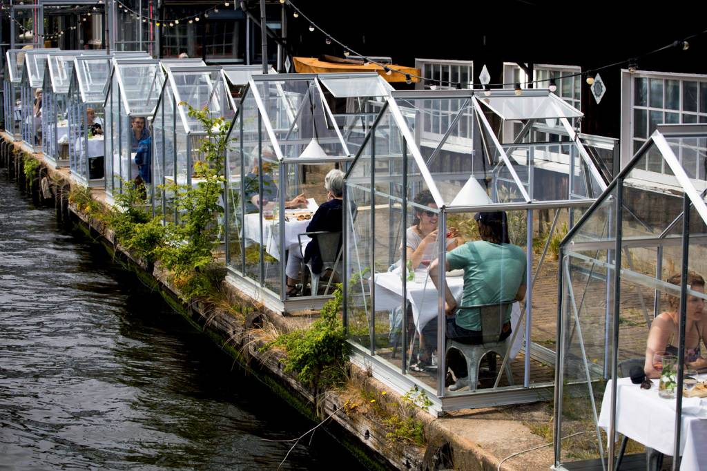 APTOPIX Virus Outbreak Netherlands ESTUFAS - Ideia original: restaurantes com isolamento -