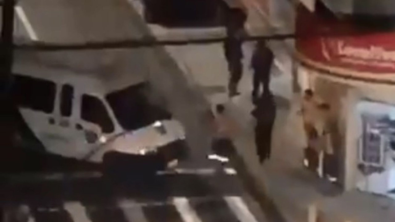 Assaltantes durante ataque a banco em Criciúma, na madrugada desta terça-feira, 1º
