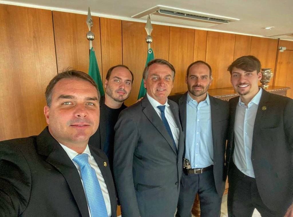 Irmãos Bolsonaro se unem contra atitude de Michelle no Ceará: ‘Desrespeitoso’