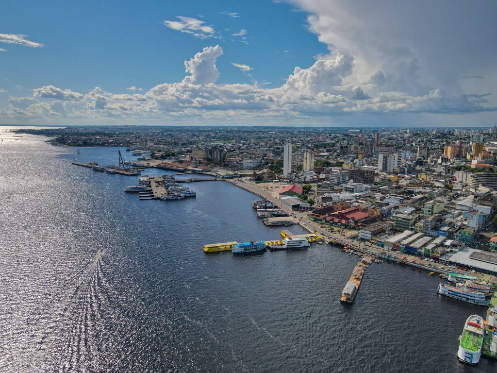 Manaus tenta romper contrato de saneamento com compradora da Cedae