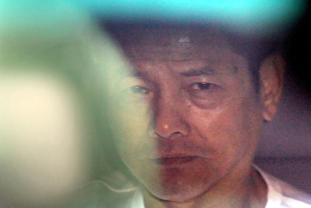 Wan Kuok-koi, mais conhecido como "Dente Quebrado", um notório líder da tríade 14k, é libertado do Estabelecimento Prisional de Macau - 01/12/12