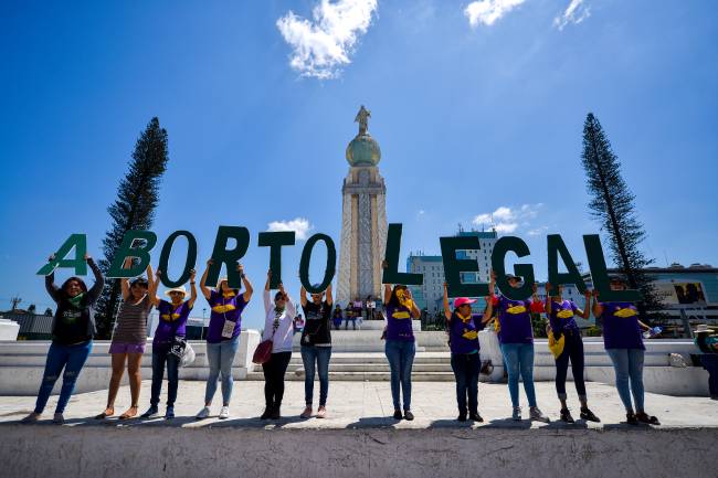Mulheres organizam protesto em favor da legalização do aborto em San Salvador, El Salvador - 06/03/2020