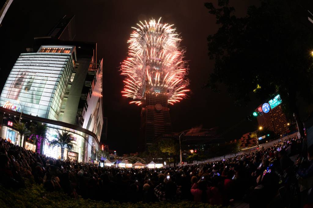 Queima de fotos em Taiwan celebra a chegada do Ano Novo