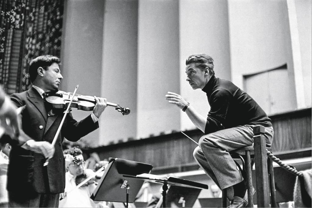 FERA - Karajan instrui violinista para concerto de Beethoven: intérprete clássico -