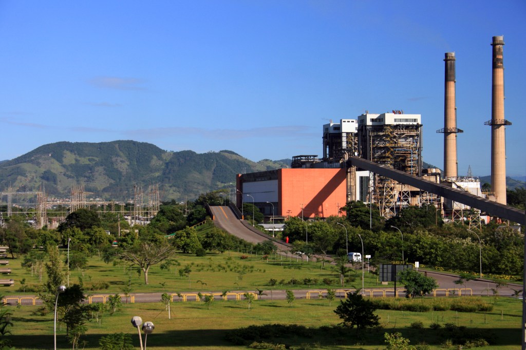 Usina termelétrica Jorge Lacerda, em Santa Catarina, pertence à Engie, que tem projeto mundial de reduzir uso do carvão