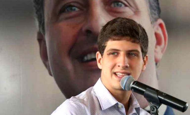 Em nome do pai: Como João segue os passos de Eduardo Campos