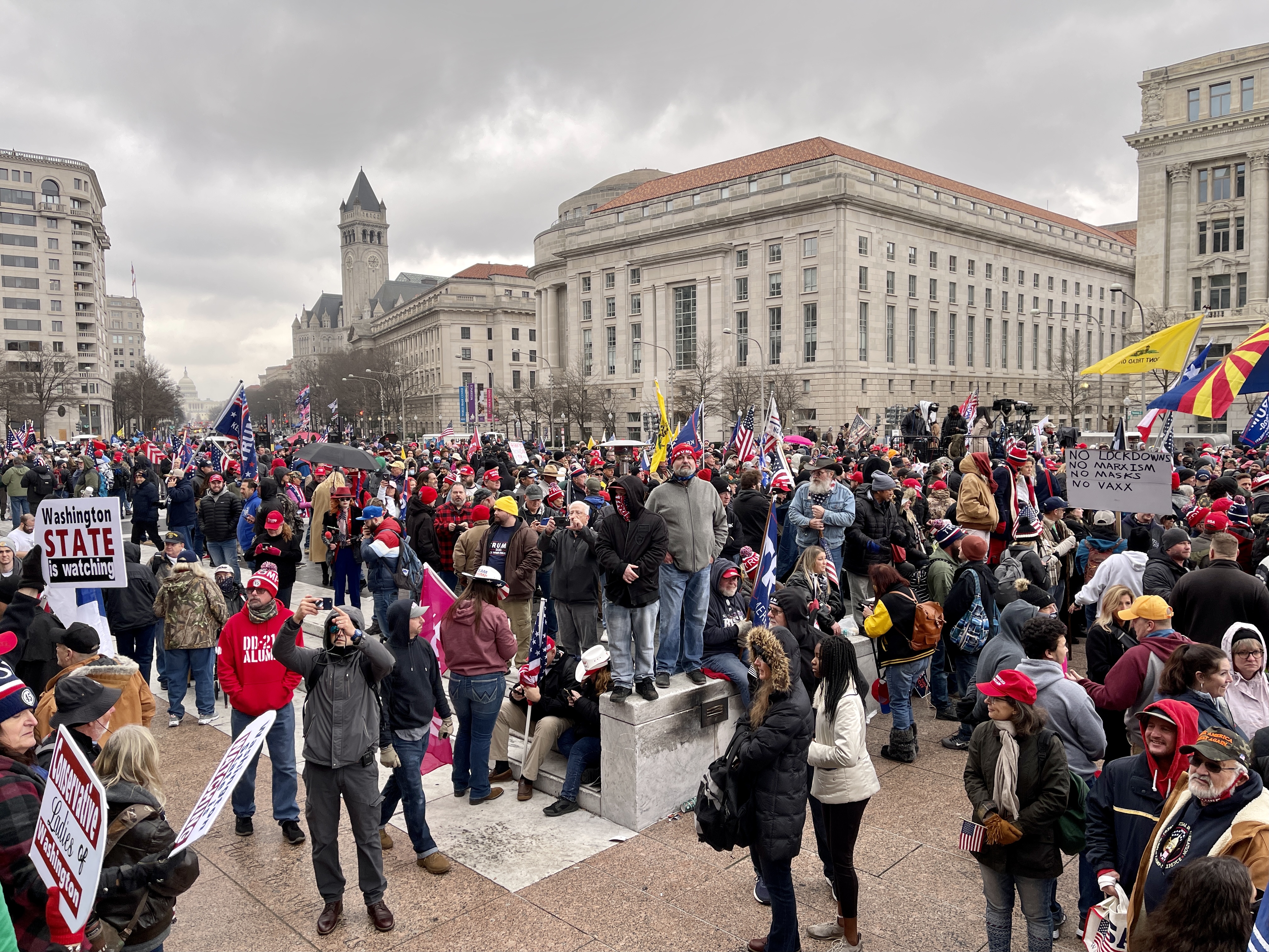 Washington aciona Guarda Nacional para conter manifestação pró-Trump | VEJA