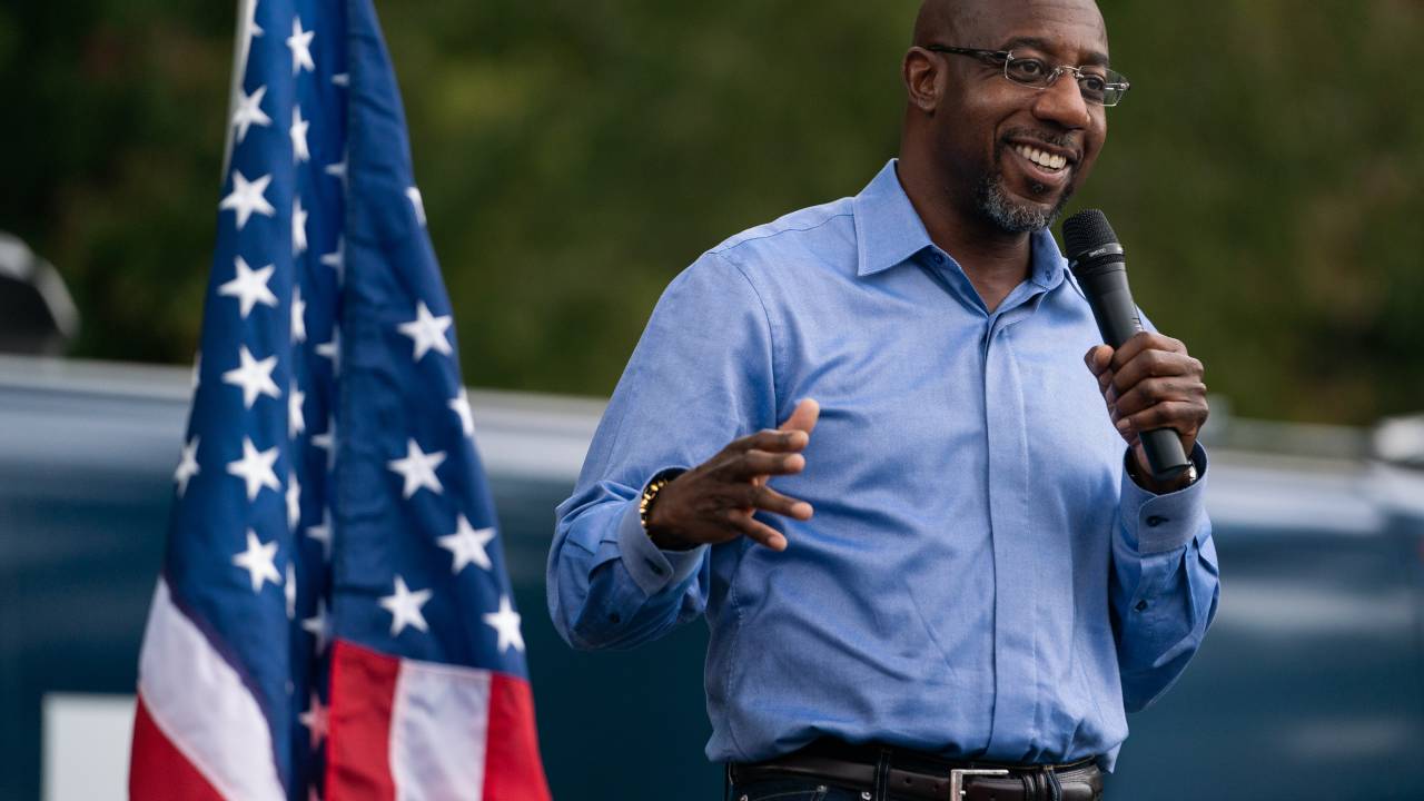 Pastor Raphael Warnock, eleito senador pela Geórgia, durante comício. 24/10/2020