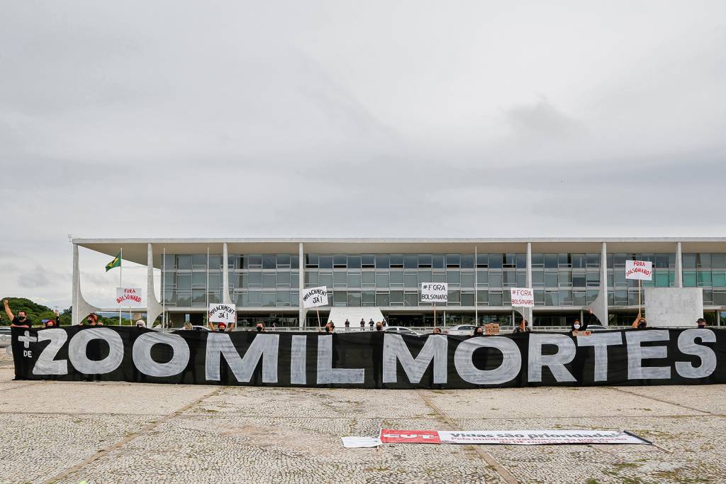 Prefeitos cobram de Pazuello ‘Dia D, Hora H’ da vacinação