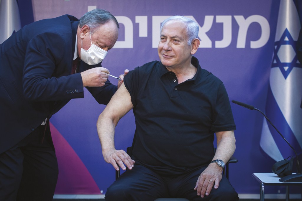 PRIMEIRÃO - Netanyahu toma vacina: aproveitando muito bem a chance de ganhar votos com um programa eficiente -