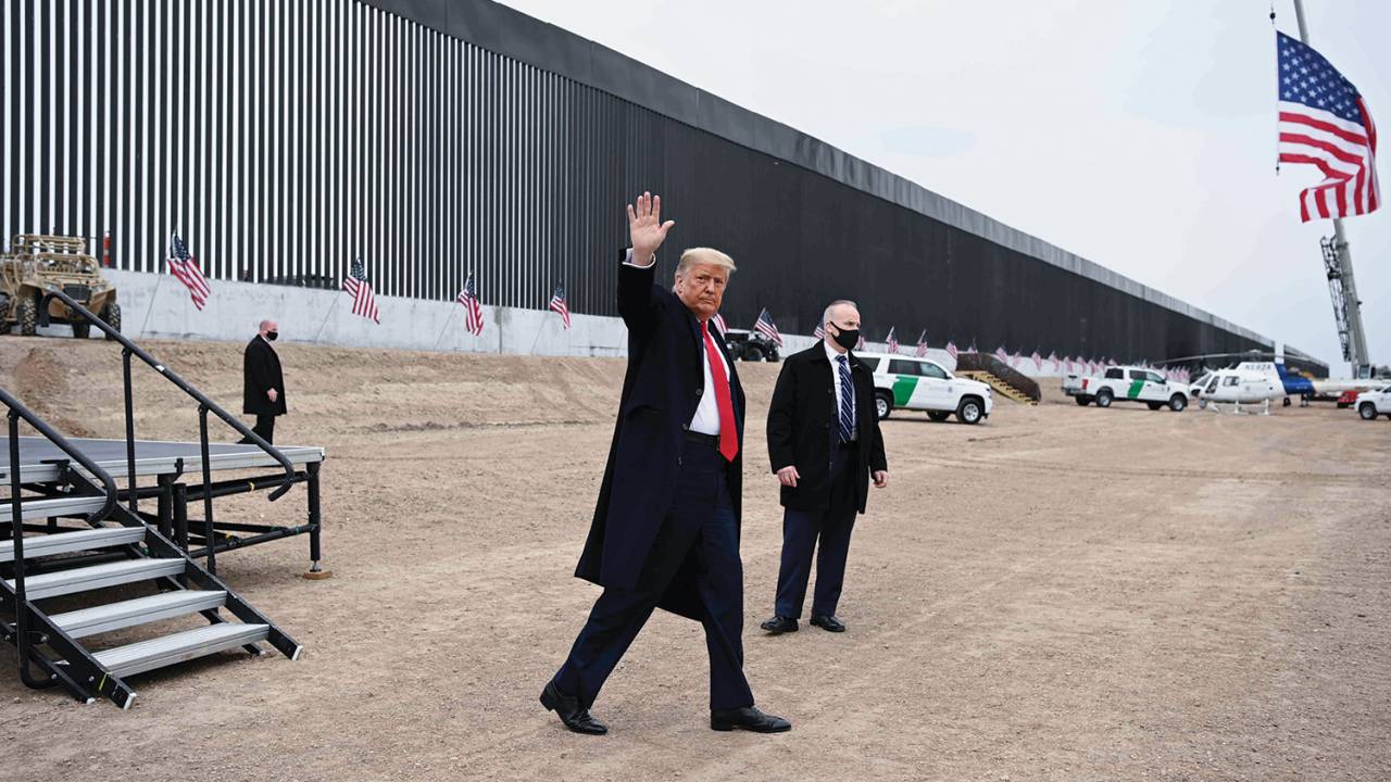 O HOMEM E O MURO - Trump, no Texas, torcendo a verdade até o fim: “Demos 100%”. Não chega à metade -
