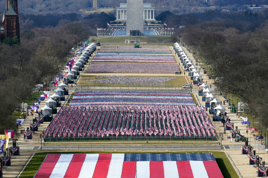 The National Mall in Washington, DC, is decorated with US flags on January 19, 2021, one day before the inauguration of US President-elect Joe Biden. (Photo by Susan Walsh / POOL / AFP)
