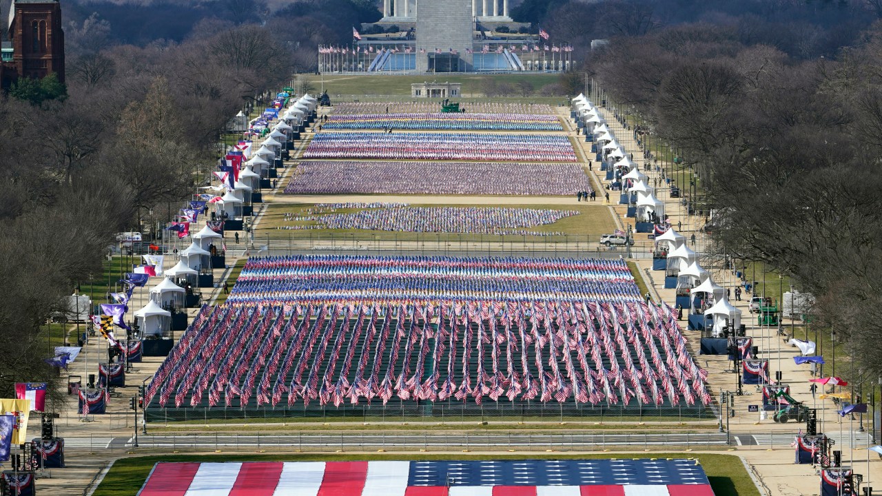 The National Mall in Washington, DC, is decorated with US flags on January 19, 2021, one day before the inauguration of US President-elect Joe Biden. (Photo by Susan Walsh / POOL / AFP)