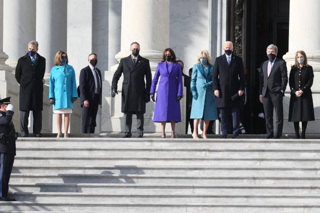 Joe Biden Sworn In As 46th President Of The United States At U.S. Capitol Inauguration Ceremony Nancy Pelosi e seu marido, Paul Pelosi, a vice-presidente Kamala Harris e seu marido, Doug Emhoff, e o presidente e a primeira-dama Joe e Jill Biden posam para fotos no Capitólio americano - 20/01/2020