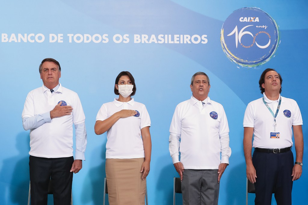 SEPARAÇÃO - Bolsonaro e a primeira-dama Michelle: divergência sobre a necessidade do uso da máscara -