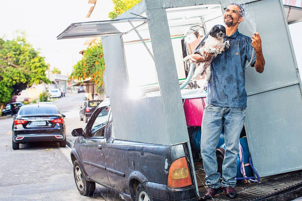 CERQUEIRA - Satisfação na troca de uma pet shop pelo trabalho de casa em casa -