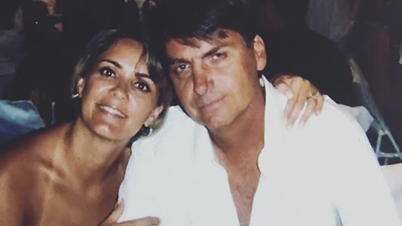 LIVRO - Cristina e Bolsonaro: ela promete revelações sobre a vida do casal -