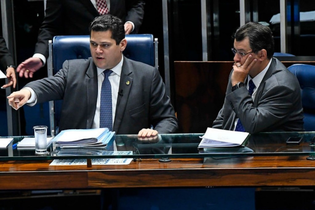 O presidente do Senado, Davi Alcolumbre (DEM-AP), e o líder do MDB na Casa, senador Eduardo Braga (AM)