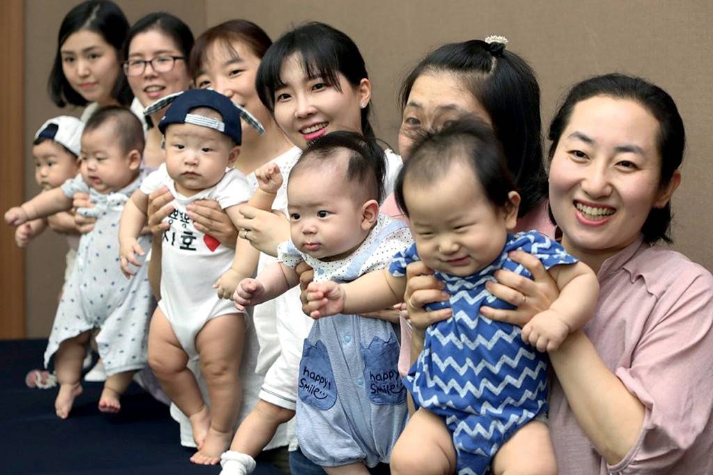 INVERSÃO - Coreia do Sul: menos nascimentos do que óbitos e prêmio em dinheiro para casais que tenham filhos -