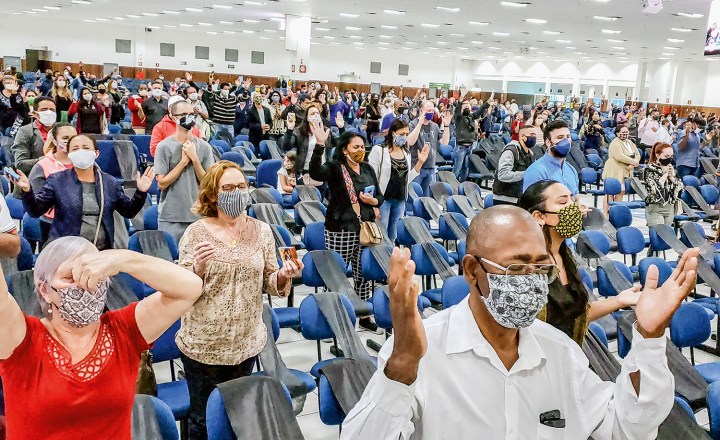 Divididos, evangélicos são alvo da cobiça de políticos que miram voto  conservador - Jornal O Globo