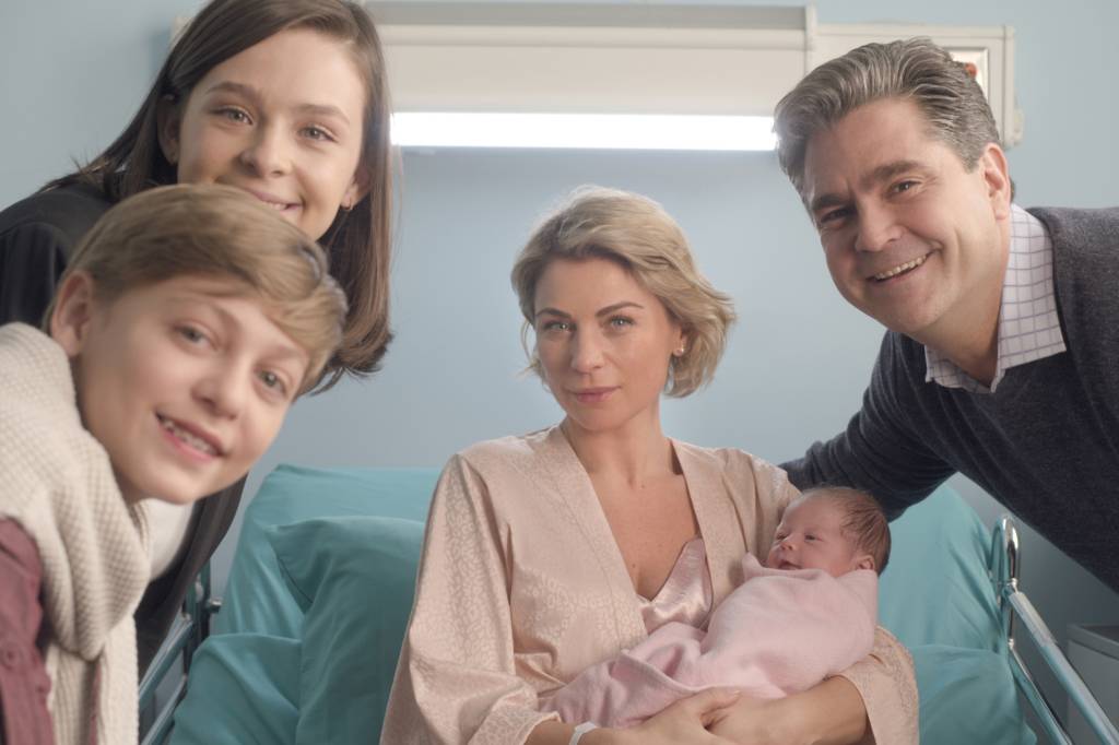 Madresolohaydos_Season1_Episode1_00_15_54_05_R Cena da série 'Mãe Só Tem Duas', da Netflix