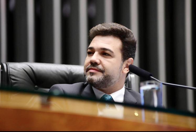O presidente Luiz Inácio Lula da Silva desembarcou no Rio Grande do Sul neste domingo, 5, e foi recebido pelo governador Eduardo Leite (PSDB)