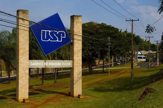 limpeza-campus-usprp_01Campus de Ribeirão Preto da Universidade de São Paulo (USP)