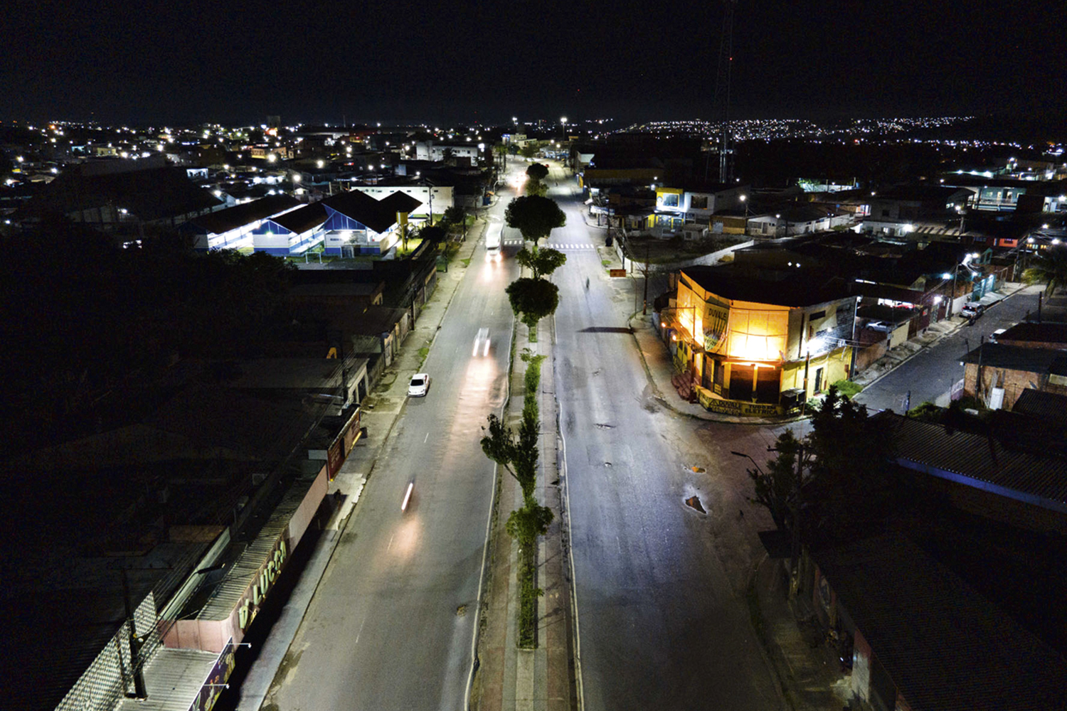 CIDADE DESERTA - A capital amazonense: mais de cinquenta mortes por falta de oxigênio e toque de recolher -