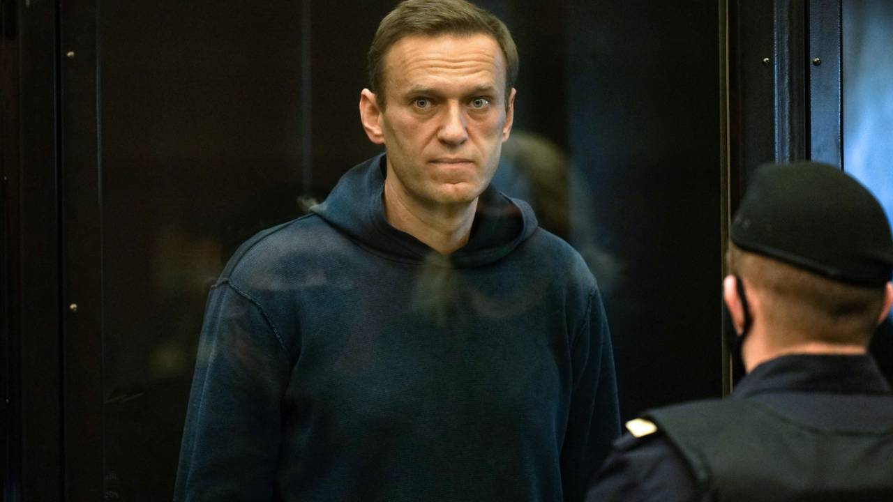 Russian opposition leader Alexei Navalny, charged with violating the terms of a 2014 suspended sentence for embezzlement, stands inside a glass cell during a court hearing in Moscow on February 2, 2021. (Photo by Handout / Moscow City Court press service / AFP) / RESTRICTED TO EDITORIAL USE - MANDATORY CREDIT "AFP PHOTO / Moscow City Court press service / handout" - NO MARKETING - NO ADVERTISING CAMPAIGNS - DISTRIBUTED AS A SERVICE TO CLIENTS