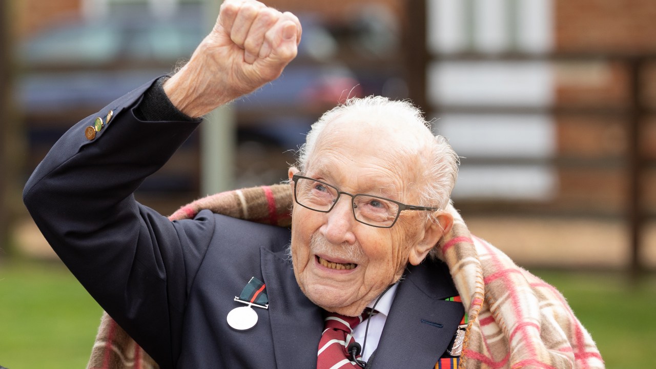 Tom Moore durante celebração de seu aniversário de 100 anos em Marston Moretaine, Inglaterra. 30/04/2020
