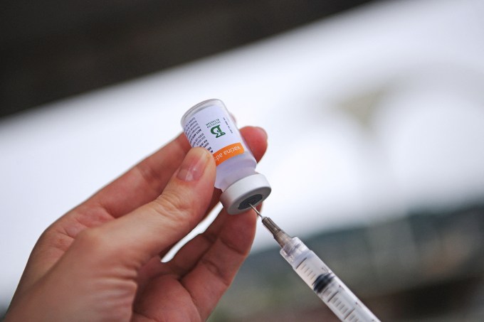Butantan deve entregar menos da metade das vacinas previstas para maio
