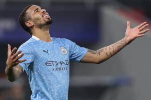 Gabriel Jesus comemora o gol do Manchester City sobre o Borussia Moenchengladbach -