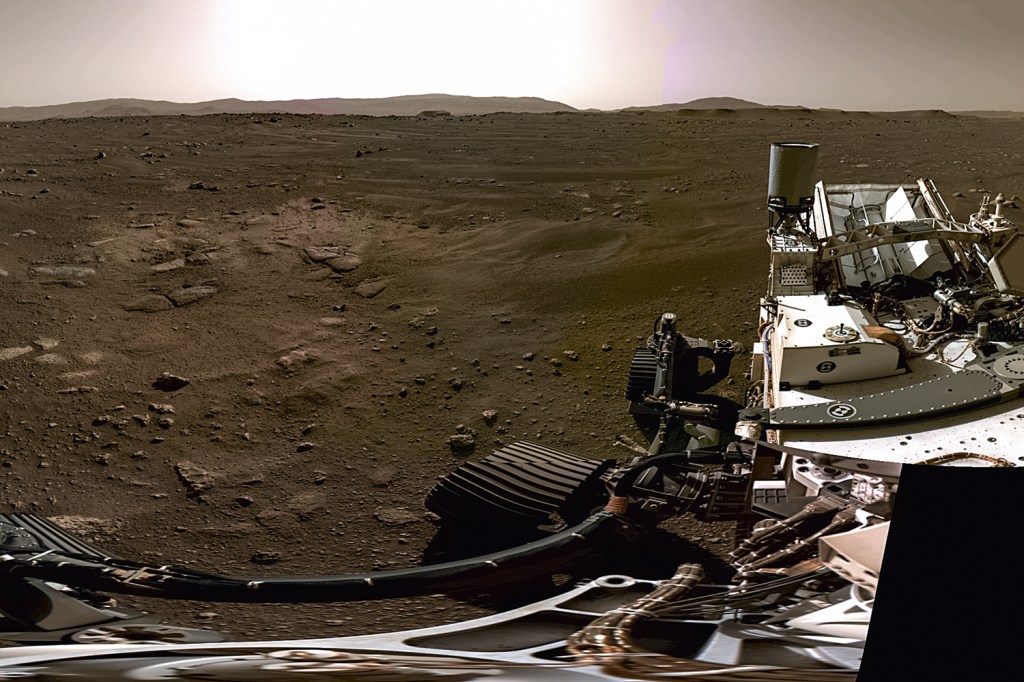 PANORAMA DE OUTRO MUNDO - Imagem inédita de 360 graus da superfície de Marte: montagem de seis fotos em alta resolução feitas pelo rover -