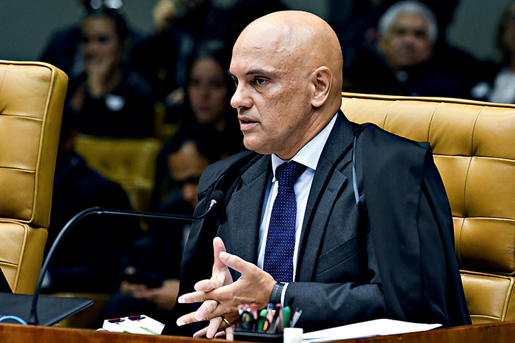 Alexandre de Moraes vai decidir sobre pedido do PT para afastar Salles