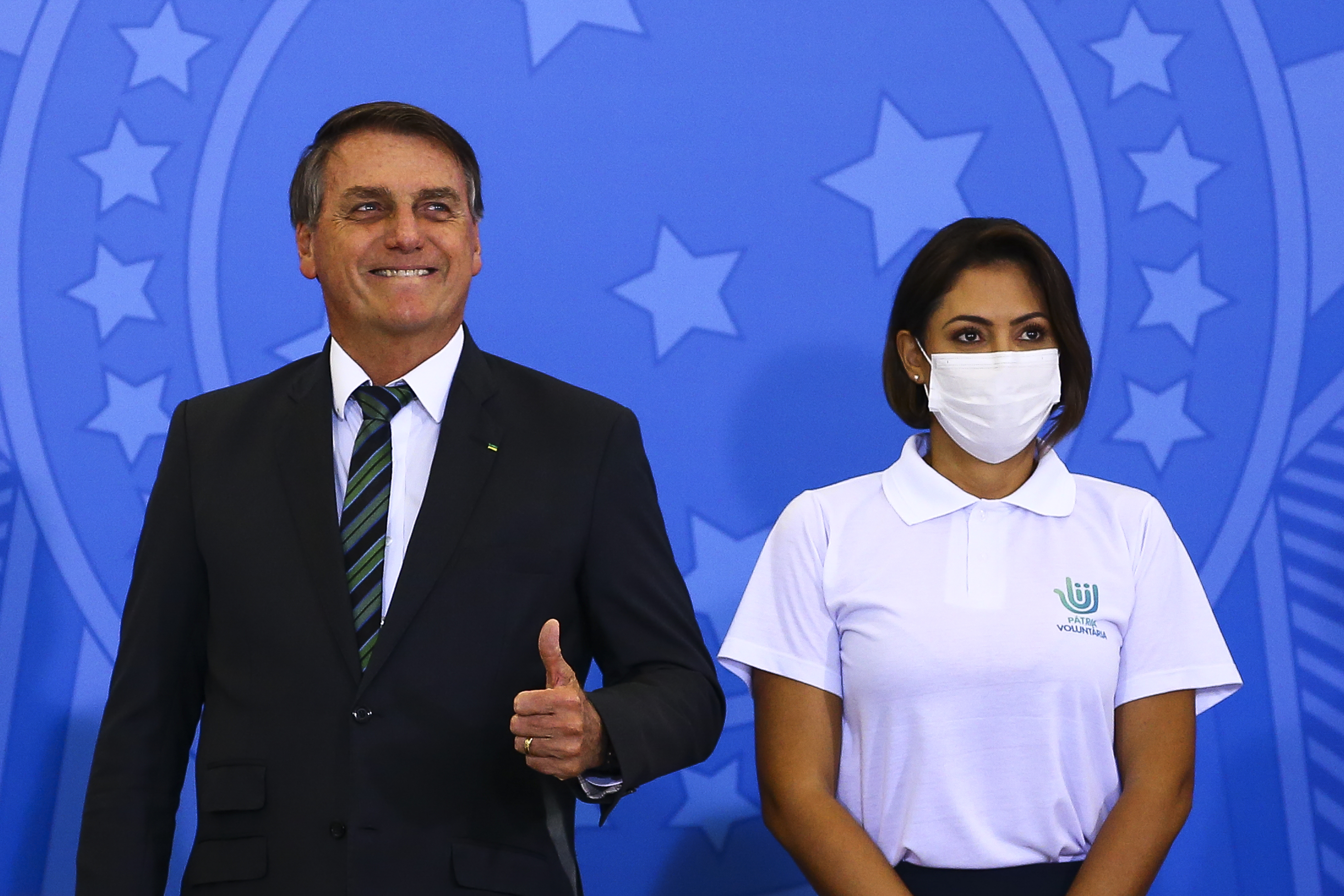 O presidente Jair Bolsonaro e a primeira-dama Michelle Bolsonaro durante o lançamento do programa Adote um Parque, no Palácio do Planalto
