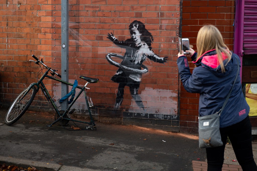 Obra de Banksy em Nottingham que foi removida após compra por colecionador de arte -