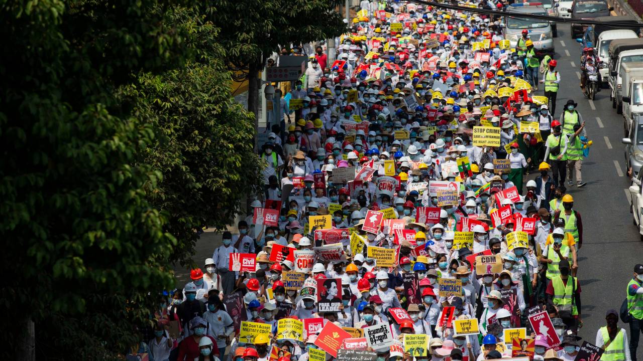 Protesto contra o golpe militar em Yangon. Mianmar - 19/02/2020