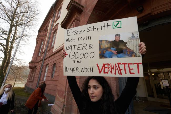 24 February 2021, Rhineland-Palatinate, Koblenz: Serda Alshehabi comments on the verdict in front of the building of the Higher Regional Court. According to her, her father has been in custody in Syria since 2012. A 44-year-old man who fled to Germany and was arrested here had been an agent of the state-run General Intelligence Service in Syria. According to the court, he was guilty of torture and deprivation of liberty. Photo: Thomas Frey/dpa (Photo by Thomas Frey/picture alliance via Getty Images)