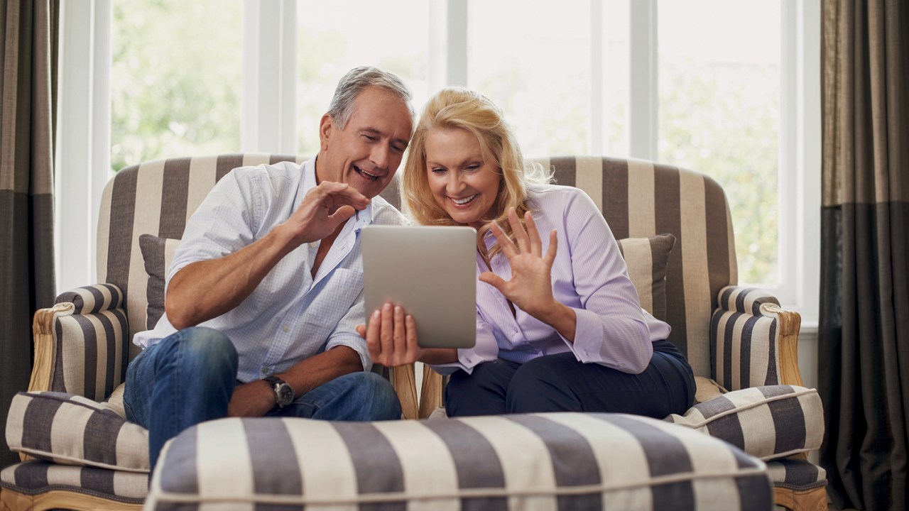DO SOFÁ - A um clique de distância: 75% dos idosos com acesso a internet fizeram negócios virtuais -