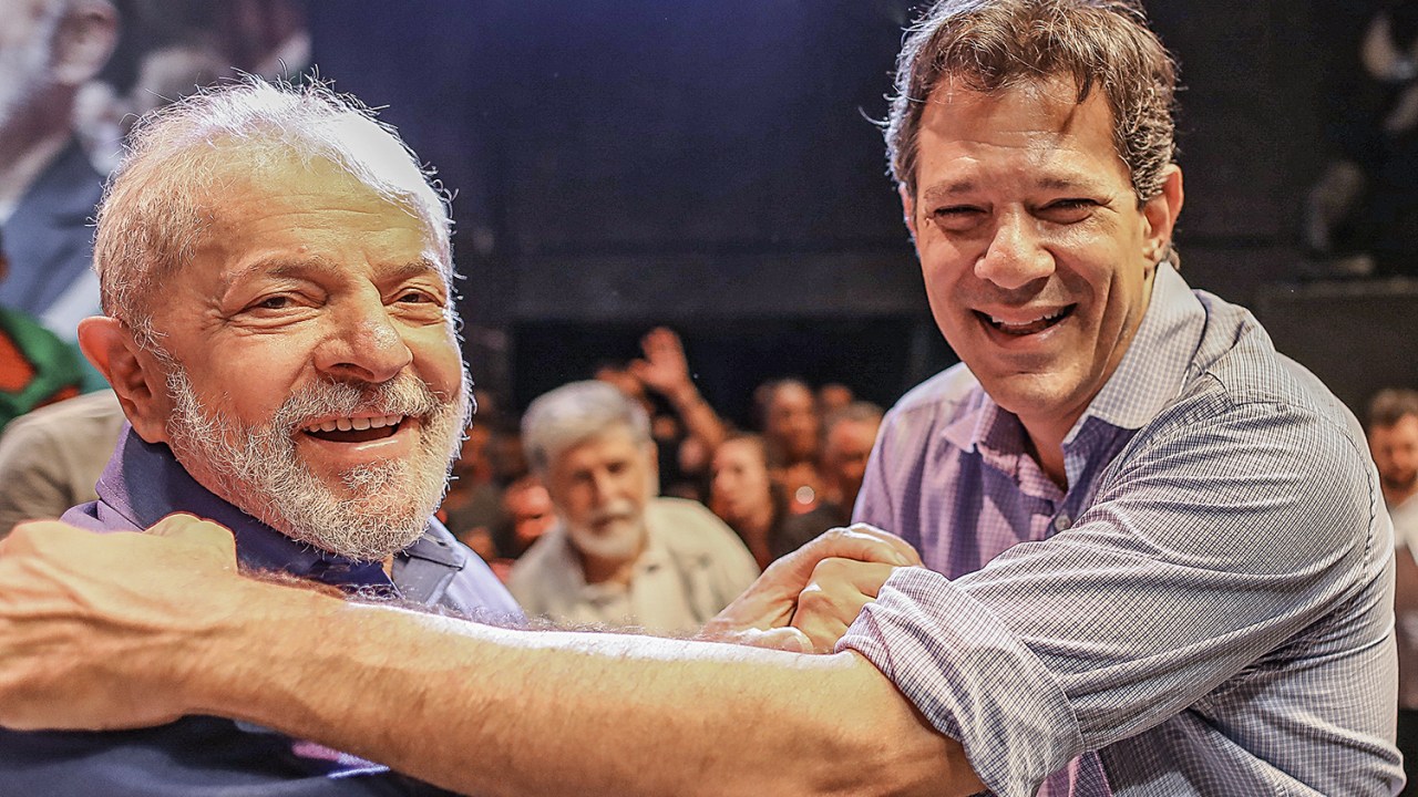 O ESCOLHIDO - Lula e Haddad: o PT organiza uma caravana pelo Brasil para o ex-prefeito ganhar musculatura -