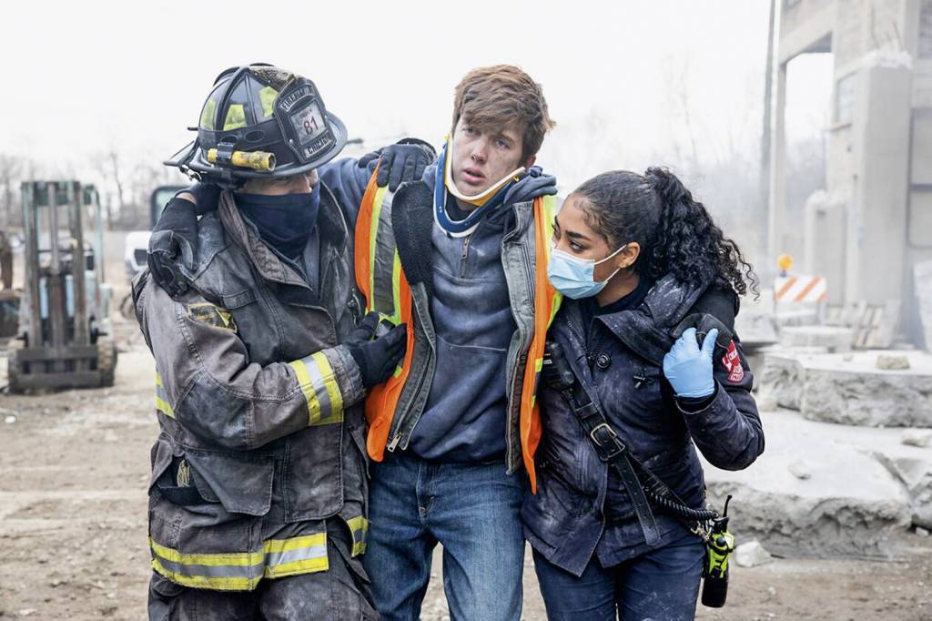 O MUNDO NÃO PARA - Chicago Fire: bombeiros em ação lidam com incidentes do dia a dia para além da Covid-19 -