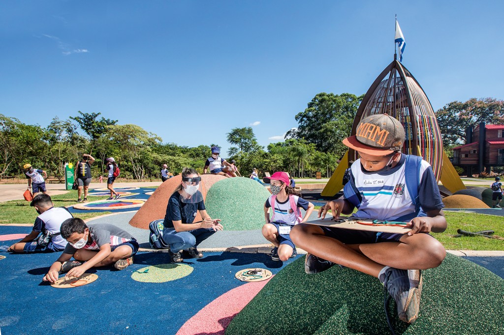 PAREDES DERRUBADAS - Crianças de volta à ativa em Jundiaí: agora, a lição é no parque -